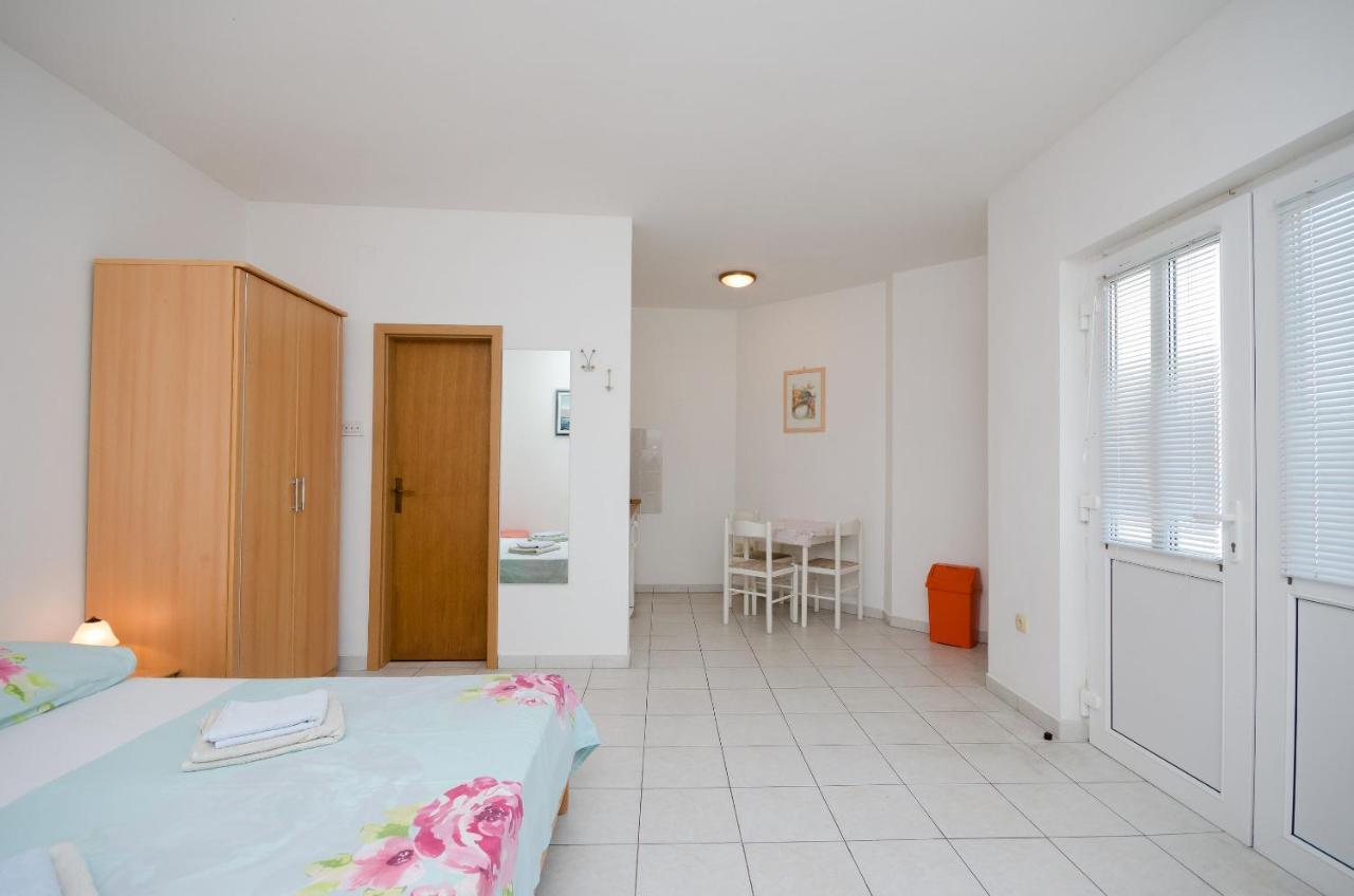 Apartments Branimir Нови Винодолски Екстериор снимка